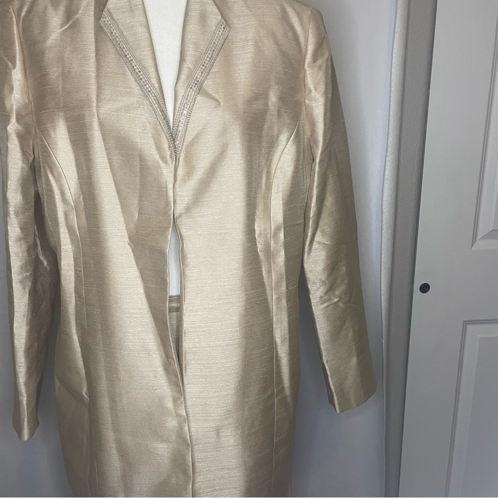 Le Suit Tan suit set great condition size 16